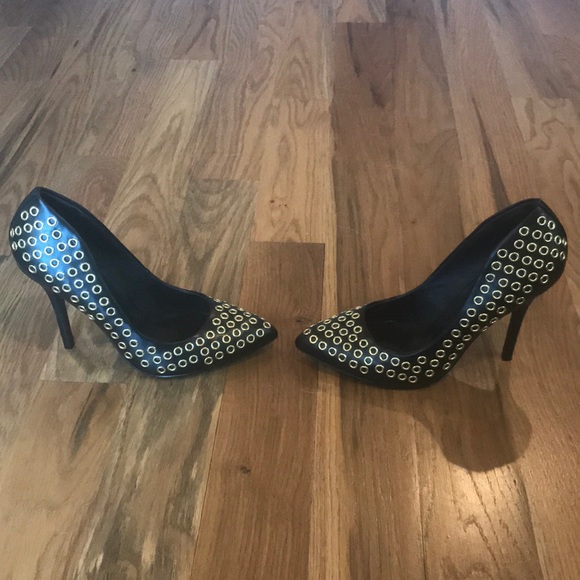 NEW! Gold and Black shoes - Picture 3 of 6